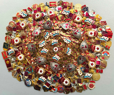 Lot 100 Assorted Pins & CCCP 1917-1991 Orders & Medals Book included W/ORDER #25