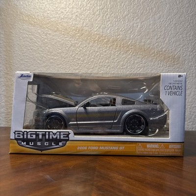 JADA BIGTIME MUSCLE 2006 FORD MUSTANG GT GRAY / GOLD 1:24 DIECAST