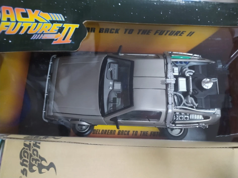 SUN2710 Sun Star Delorean Back to the Future Part II 1/18 Ritorno Al Futuro - Immagine 3 di 4