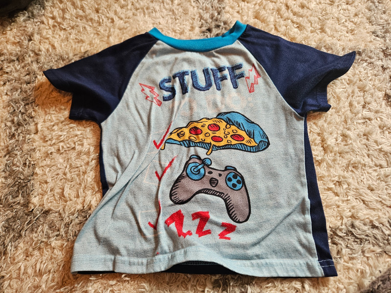 Unbranded size 6 boys pajama top (Stuff)