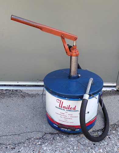 Vintage United Technical Lubricants Grease Bucket Pump Omaha Gas Oil