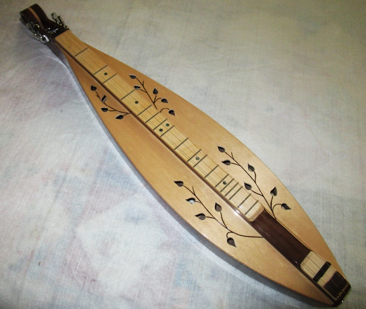 Maze Mountain Dulcimer Teardrop Walnut Spruce Leaves and Vines Made Florida USA