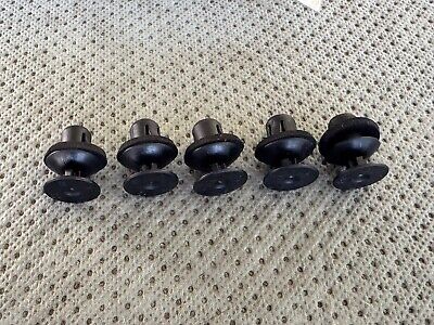 Mercedes-Benz A2099880278 Tail Lamp Attachment Fastener Clip Set