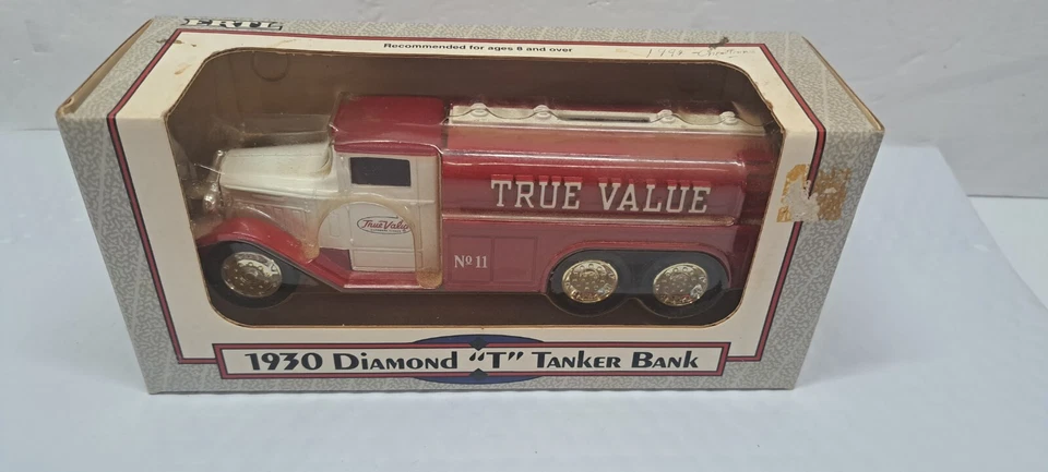 Banco de camión cisterna vintage ERTL TRUE VALUE 1930 diamante "T", 1/34 NUEVO Foto 2 de 4