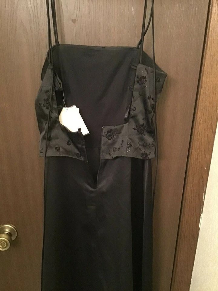 Urban girl nites - long black satin - empire embossed - new with tags - sz 9-10 - Image 2 of 3