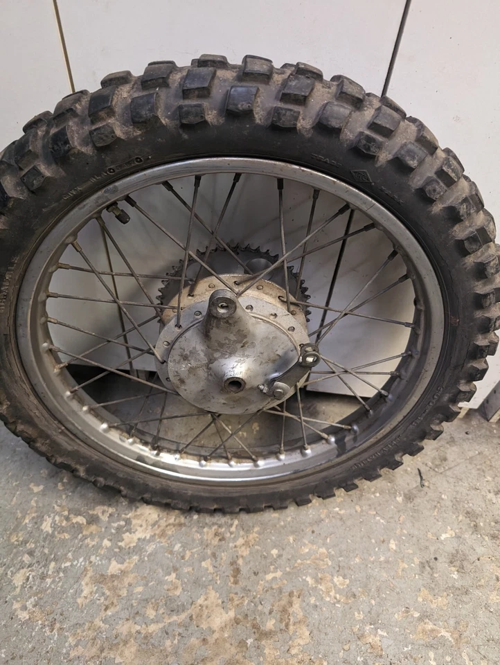 Llanta trasera Suzuki TS90 ts 90 1970 1971 1972 Foto 4 de 4