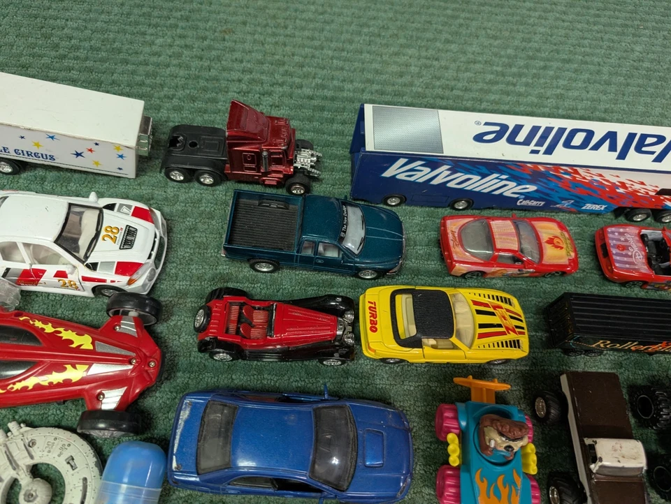 Lot Of 170 Hot Wheels Matchbox Ferrari Police Trucks Vintage 90s 00s Nascar 1/64 - Image 3 of 4