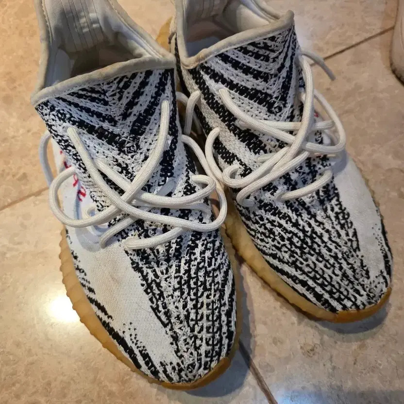 Adidas Yeezy Boost 350 V2 Zebra Sneakers