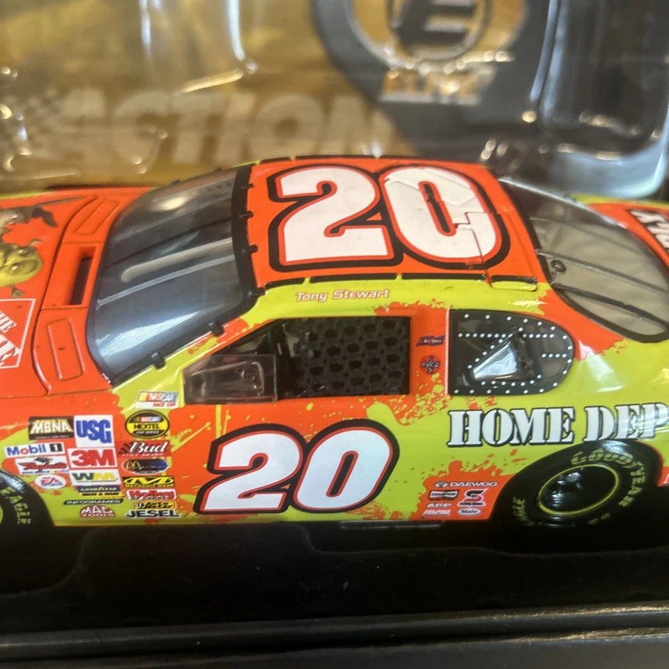 Tony Stewart #20 SHREK 2 - HOME DEPOT 2004 ELITE NASCAR 1 of 1500 1:24 Diecast - Image 4 of 4