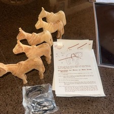 VINTAGE WAGON MASTERS 5 carved horses with two bridal kits with instructions