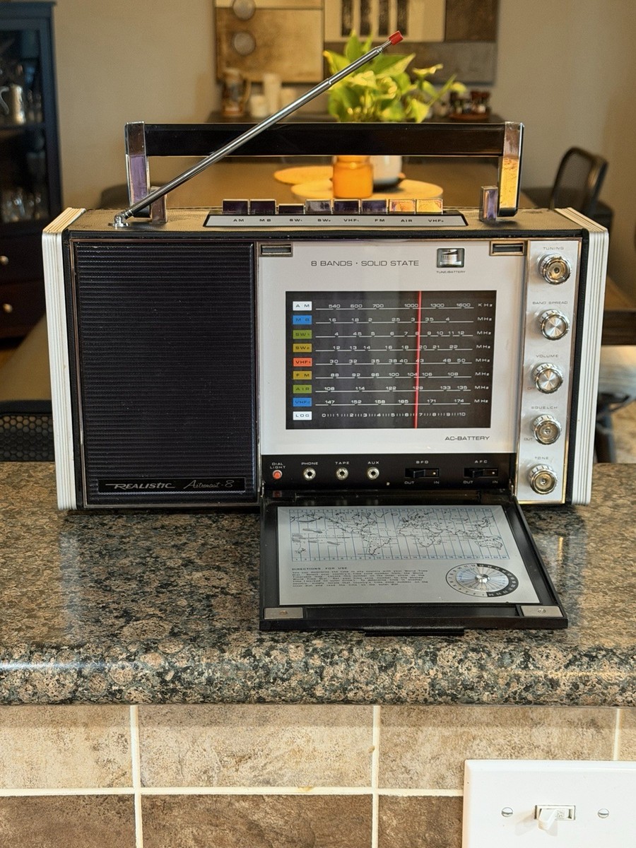 Vintage Realistic Astronaut 8 Multi Band Shortwave Radio FM Am Sw1