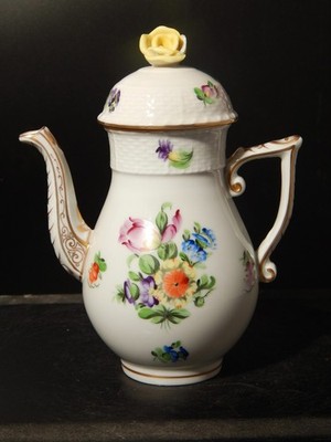 Precious Herend Porcelain Coffee Pot Teapot Petit Bouquet Hand Painted