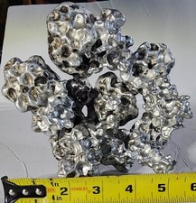 Fundición de aluminio de cuentas de agua Orbeez. Escultura artística. Similar al arte del hormiguero.