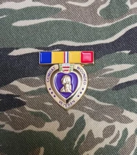 NAVY MARINES USMC PURPLE HEART COMBAT ACTION RIBBON COMBAT WOUNDED PIN