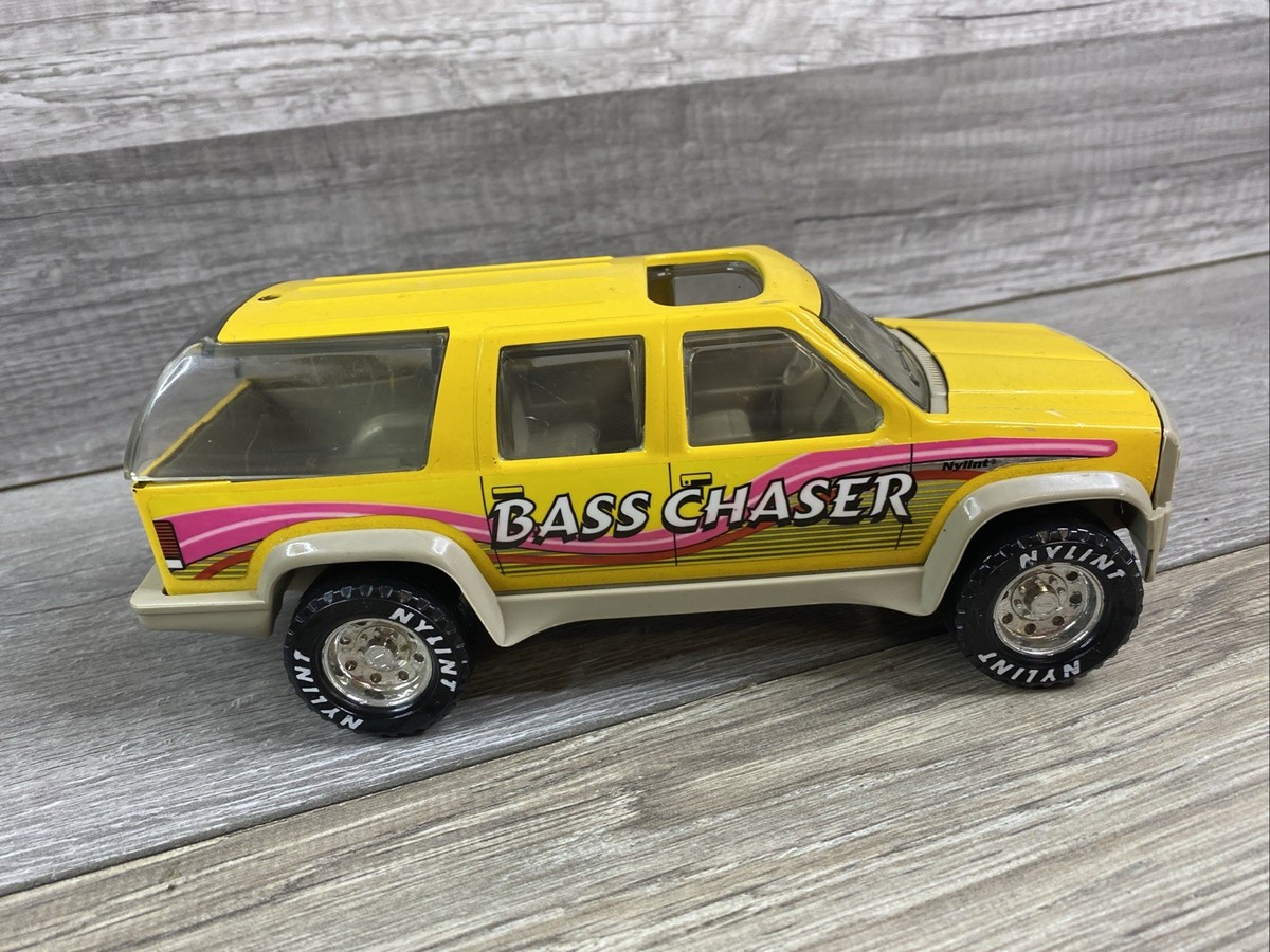 NYLINT Bass Chaser ブリキ Nylint Bass Chaser Suburban Truck Yellow Pressed Steel | eBay