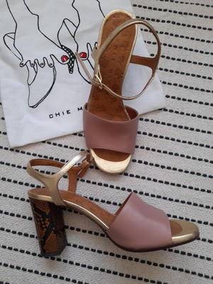 Chie Mihara Sandalen Gr. 37, Leder Schuhe, made in Italy, Designer Riemchen