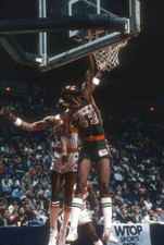 Mickey Johnson of the Milwaukee Bucks Basketball 1980 Photo 15