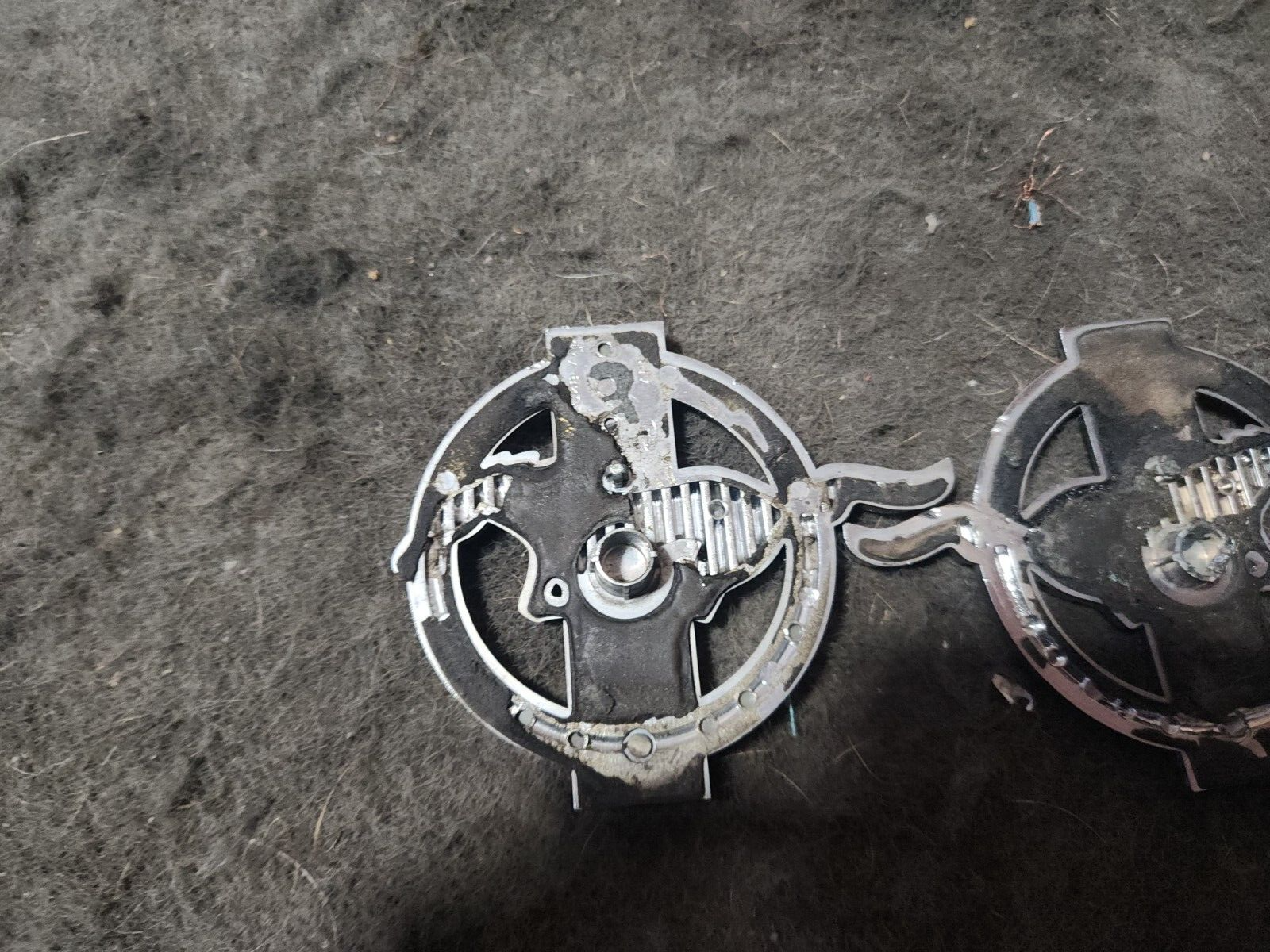 35TH ANNIVERSARY FENDER EMBLEMS PAIR FRONT 5.0 MUSTANG 1999OEM - Picture 5 of 6