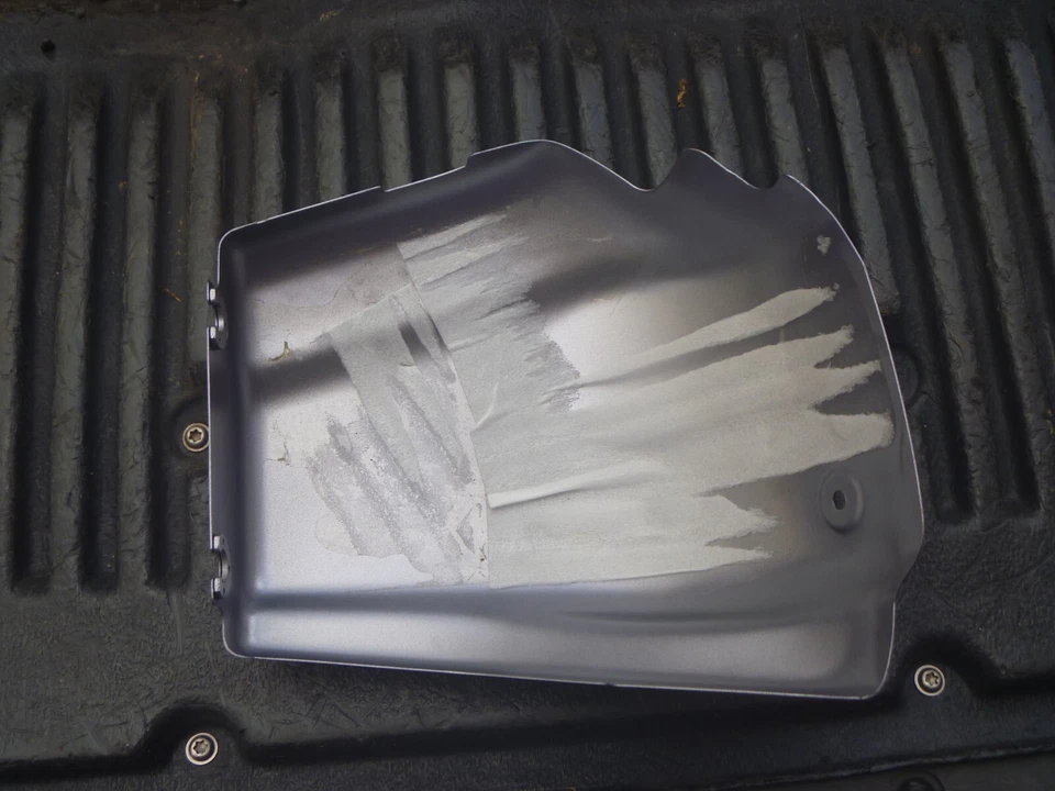 NUEVO OEM 00-09 Yamaha XVS1100 RH Carenado Cubierta Lateral Plateado Foto 2 de 2