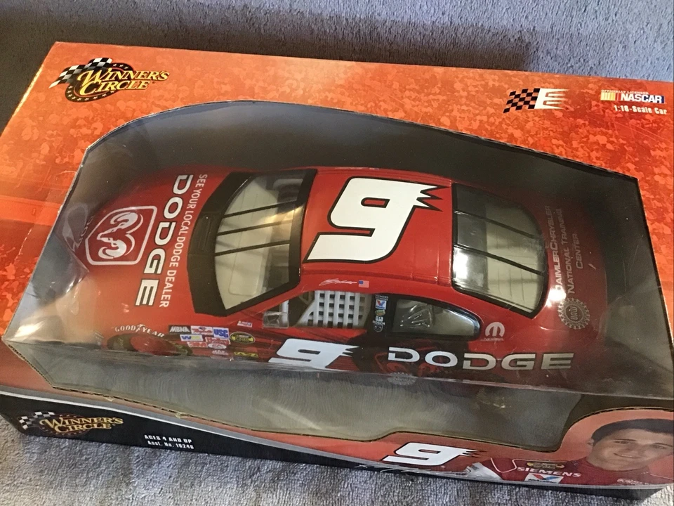 2004 Winners Circle KASEY KAHNE  #9 Dodge Dealers 1/18  Nascar Diecast NEW! - Image 3 of 4
