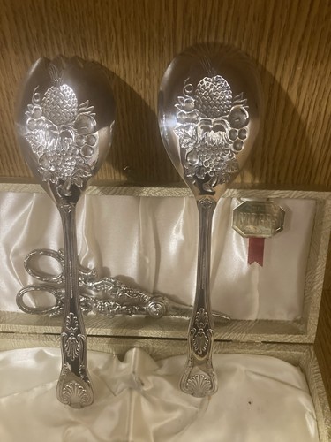 Vintage Silver Plated Viners Of Sheffield Fruit Serving Spoons In Original Box - Picture 6 of 12