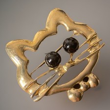 Fun Kitty Cat Face Pin Brooch GoldTone Black Bead Eyes Whiskers V39