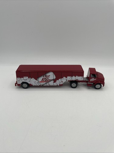 Winross Dr Pepper Truck | 1997 | 1:64 | Diecast - Picture 4 of 6
