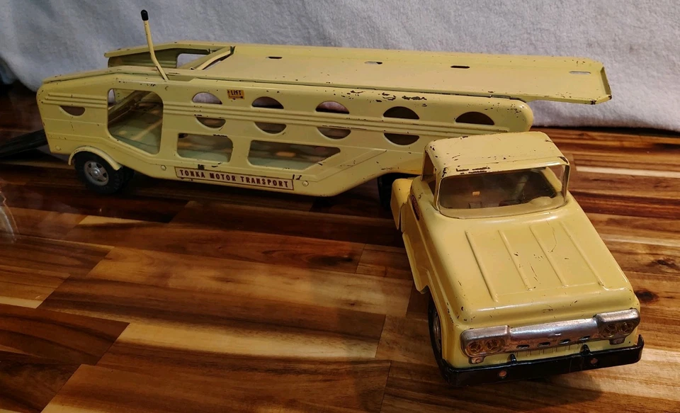 VTG 1959 Tonka Car Carrier w/ ramp-Light yellow and approx. 28" w/o ramp. - Image 4 of 4