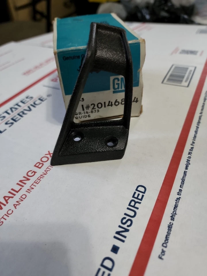 Pontiac Firebird Camaro Chevrolet 1982 1983 1984 guía de cinturón de seguridad nuevo 20146874 Foto 3 de 3