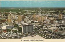 Postal de la década de 1950 - Una vista Tophouse de San Antonio, Texas
