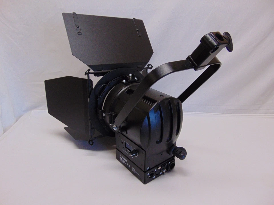 QuartzColor LitePanels Studio X2 DayLight 60 Watt Fresnel - Image 4 of 4