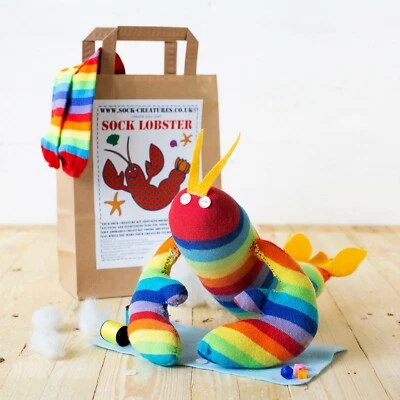 SOCK CREATURES Calzino Aragosta Craft Kit | Kit Cucito | Kit Artigianale per Bambini | Zoom Party | Artigianato