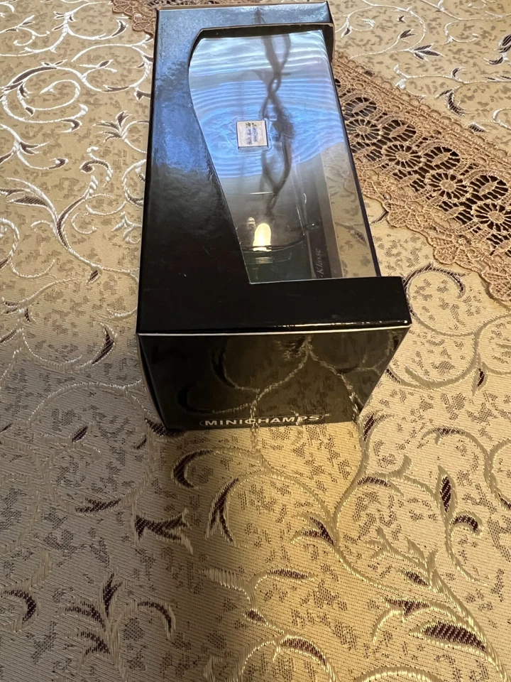 Mercedes-Benz E-Klasse 2002 Green Minichamps [400 031502] - Image 4 of 4