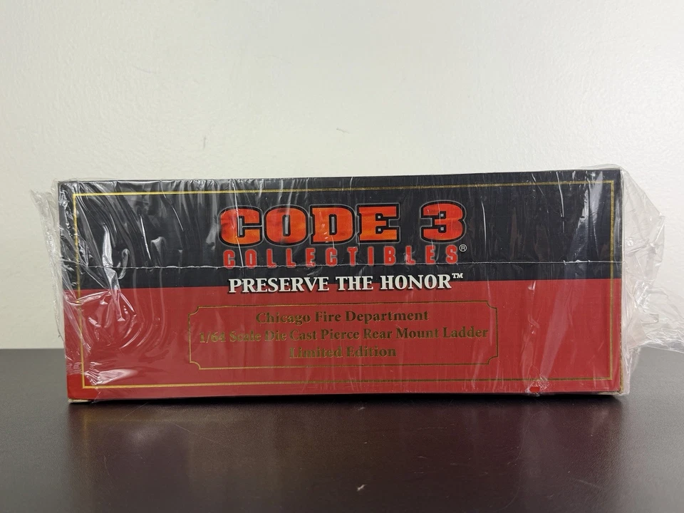 CODE 3 CHICAGO FIRE LADDER TRUCK FDE 314 PIERCE REAR MOUNT DIECAST 1/64 12916 - Image 3 of 4