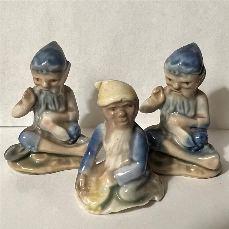 Vtg Wade Whimsies Lot 3 Irish Leprechaun Gnome Figurines Crock ‘O Gold Cobblers