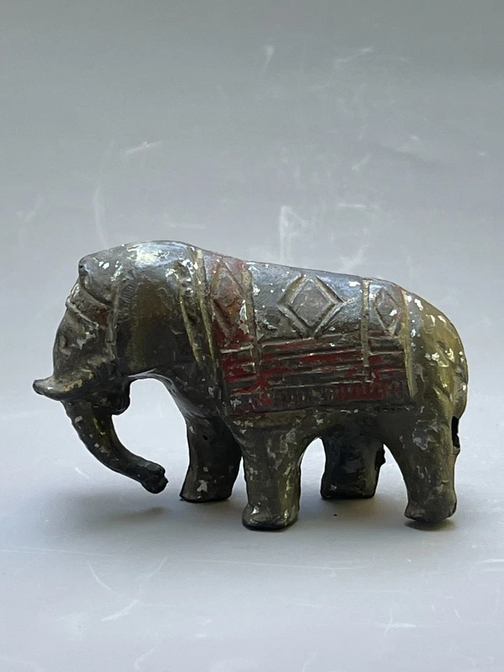 Antigua figura de elefante en miniatura, laca roja, bronce del Himalaya de los siglos XVIII-XIX Foto 4 de 4