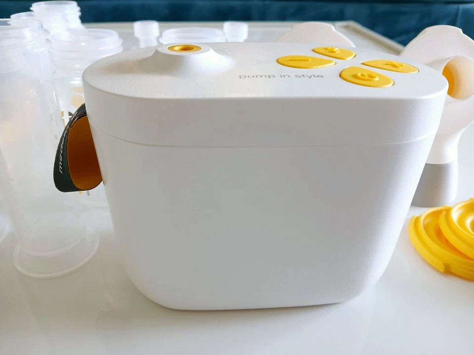 Lote extractor de leche Medela mangueras motor tazas biberones cables tapas membranas Foto 3 de 4