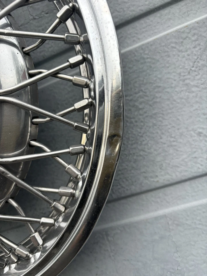 1986-89 Oldsmobile Delta 88 Fwd Spoked 14” calota usada 1 fabricante de equipamento original rara boa - Imagem 4 de 4