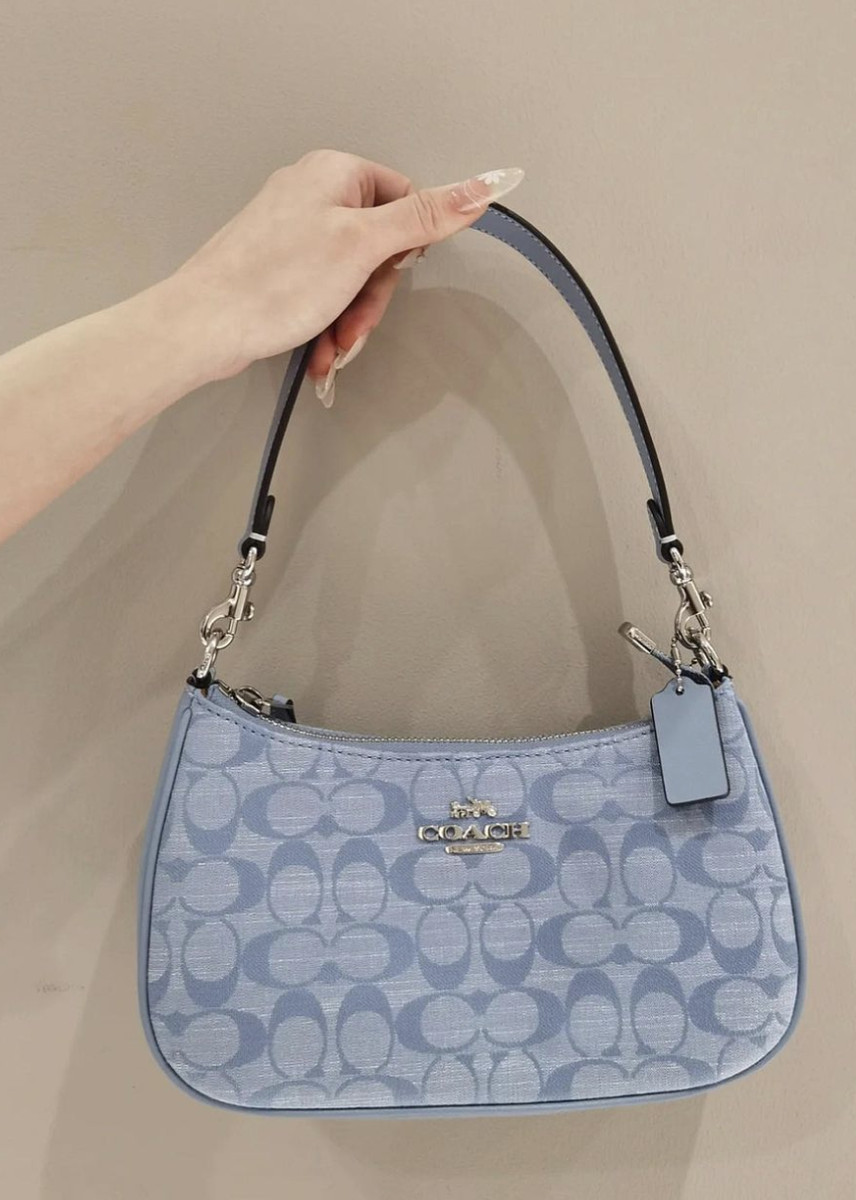 Coach Outlet Teri Shoulder Bag in Signature Chambray - Blue - One Size