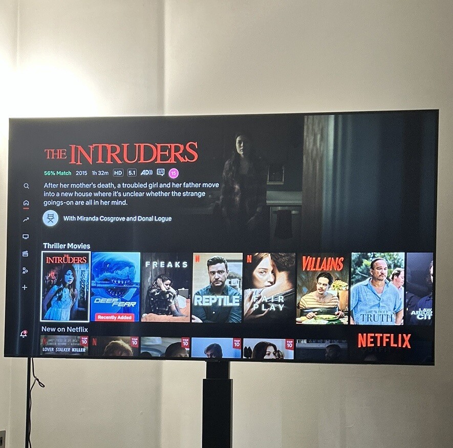 Samsung UE65AU7100KXXU 65" 2021 Crystal 4K UHD Smart TV + TV Floor