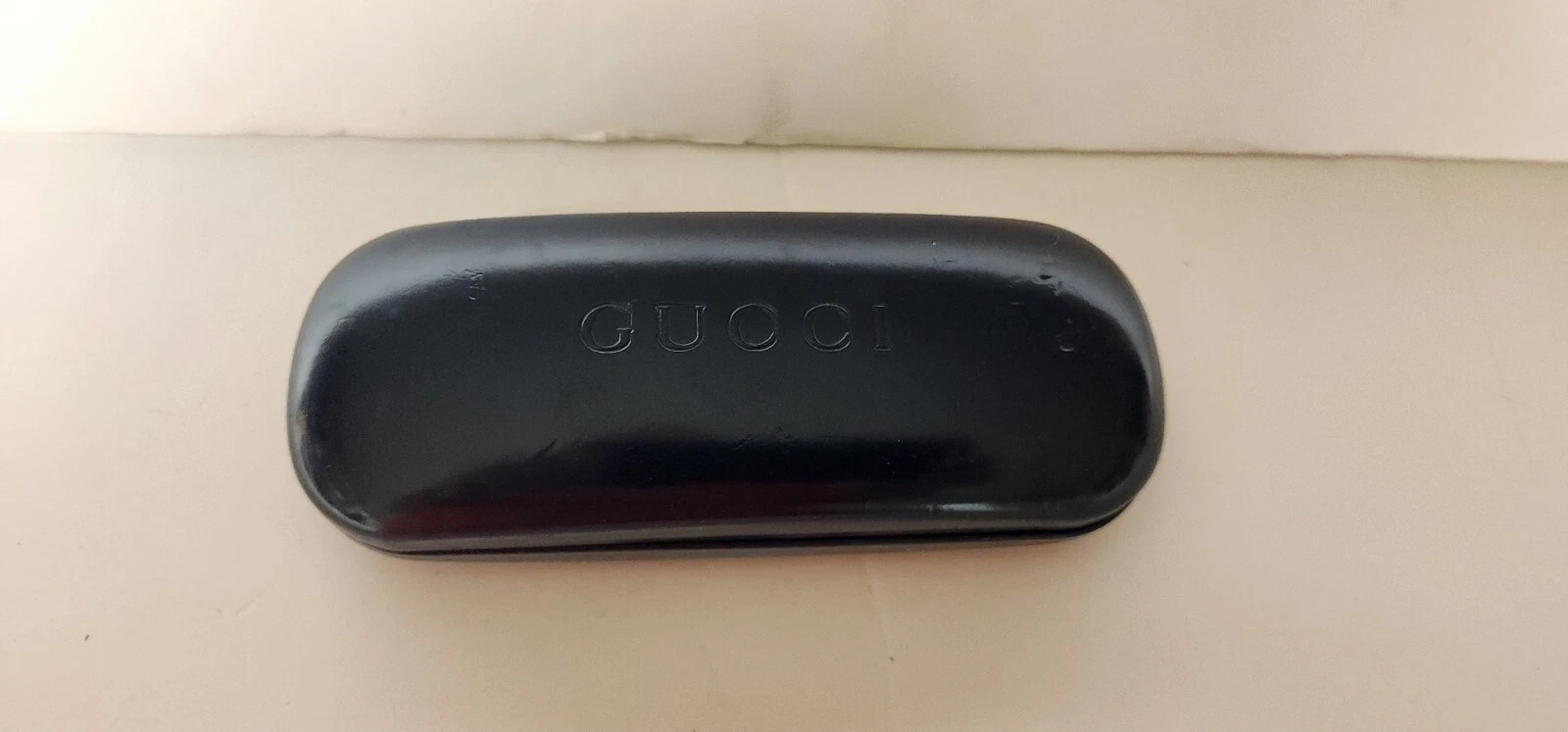 Lunettes de soleil Gucci coque palourde noir étui rigide porte bébé de protection voyage 