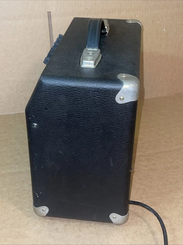 VINTAGE- FENDER MUSICAL INSTRUMENTS-"SQUIER 15" AMP- - Picture 5 of 8