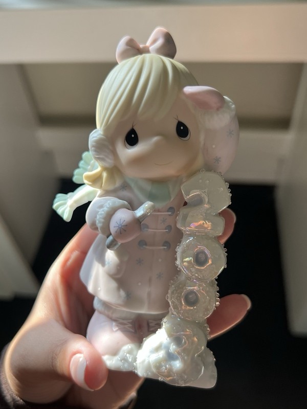 Precious Moments 2003 Porcelain Angel Girl Figurine Holding “2006” Sign