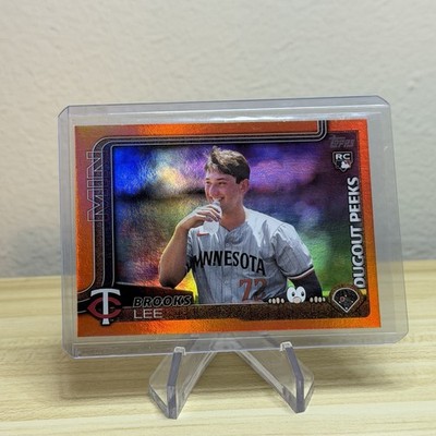 2025 Topps Celebration Brooks Lee Rookie Dugout Peeks Orange /25 #DP-17