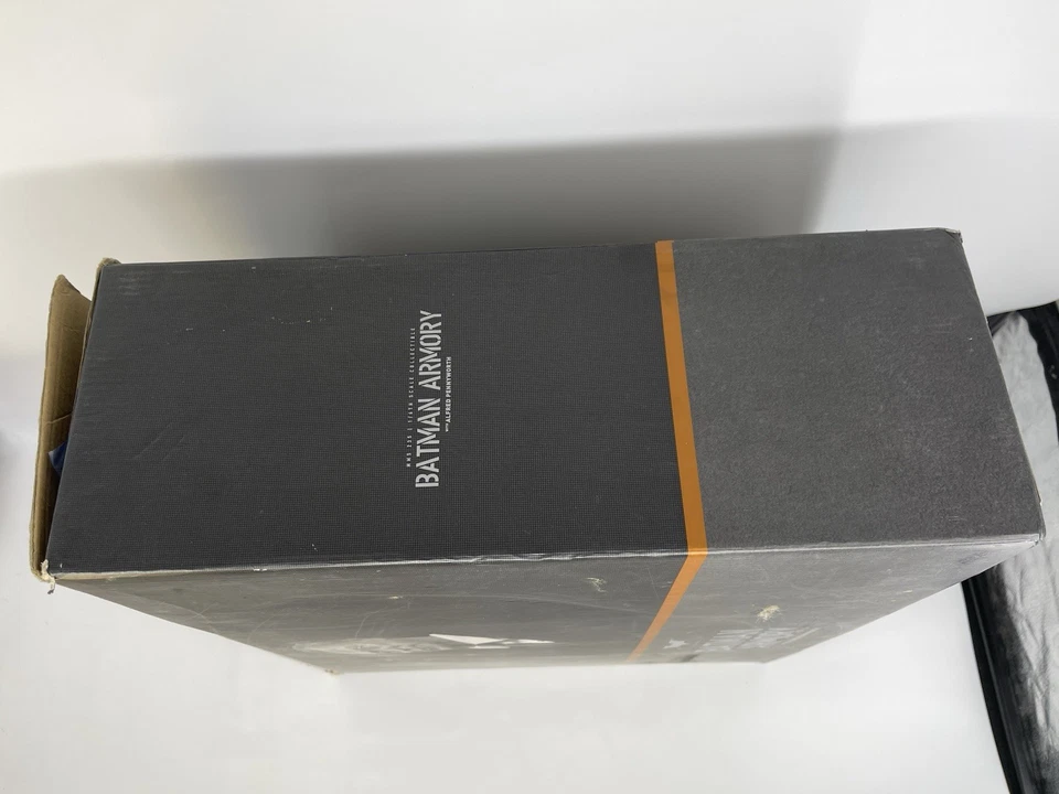 1/6 Dark Knight Batman Armory With Alfred By Hot Toys - Image 4 of 4