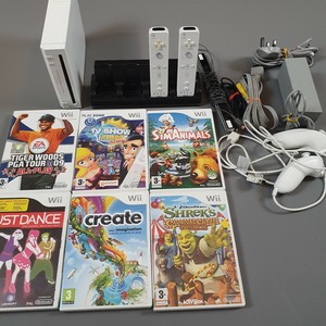 Nintendo Wii Console Bundle Wii Games 2 X Motion Controllers More Ebay