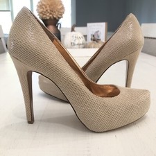 BCBG Parade Sandalwood Snake Print Hidden Platform Pump Heels Size 8.5 B