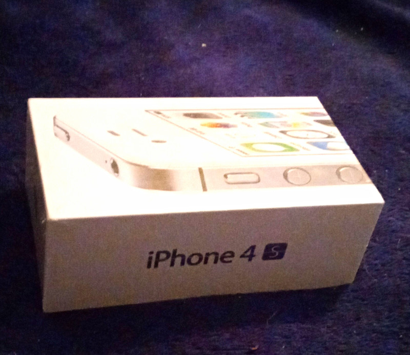 Apple iPhone 4S 8GB Unlocked White