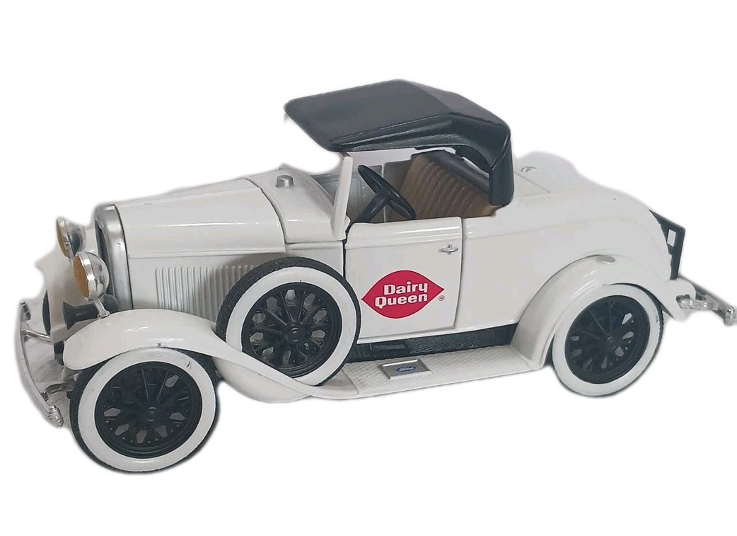 Ertl Collectibles 1930 Ford Model A Roadster Dairy Queen 1:25