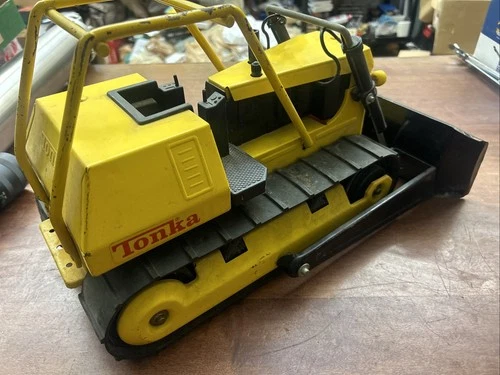 Large MIGHTY TONKA T-9 DOZER PRESSED STEEL Toy. Vintage Metal Tonka